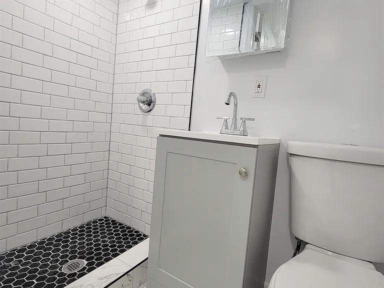 1005 Rosalie St — Photo 3