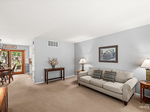 4th image of 945 Victoria Ln