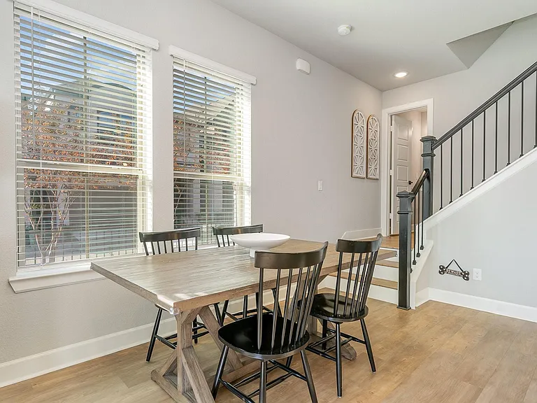 7104 Amber Grove Ct — Photo 9