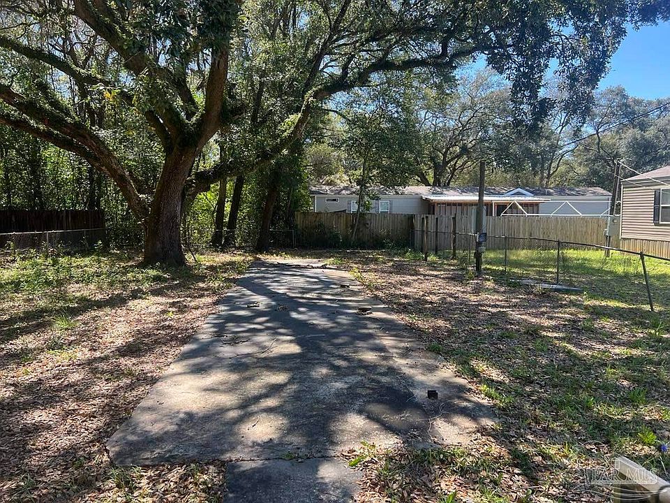 2nd image of 2467 Buckingham Rd