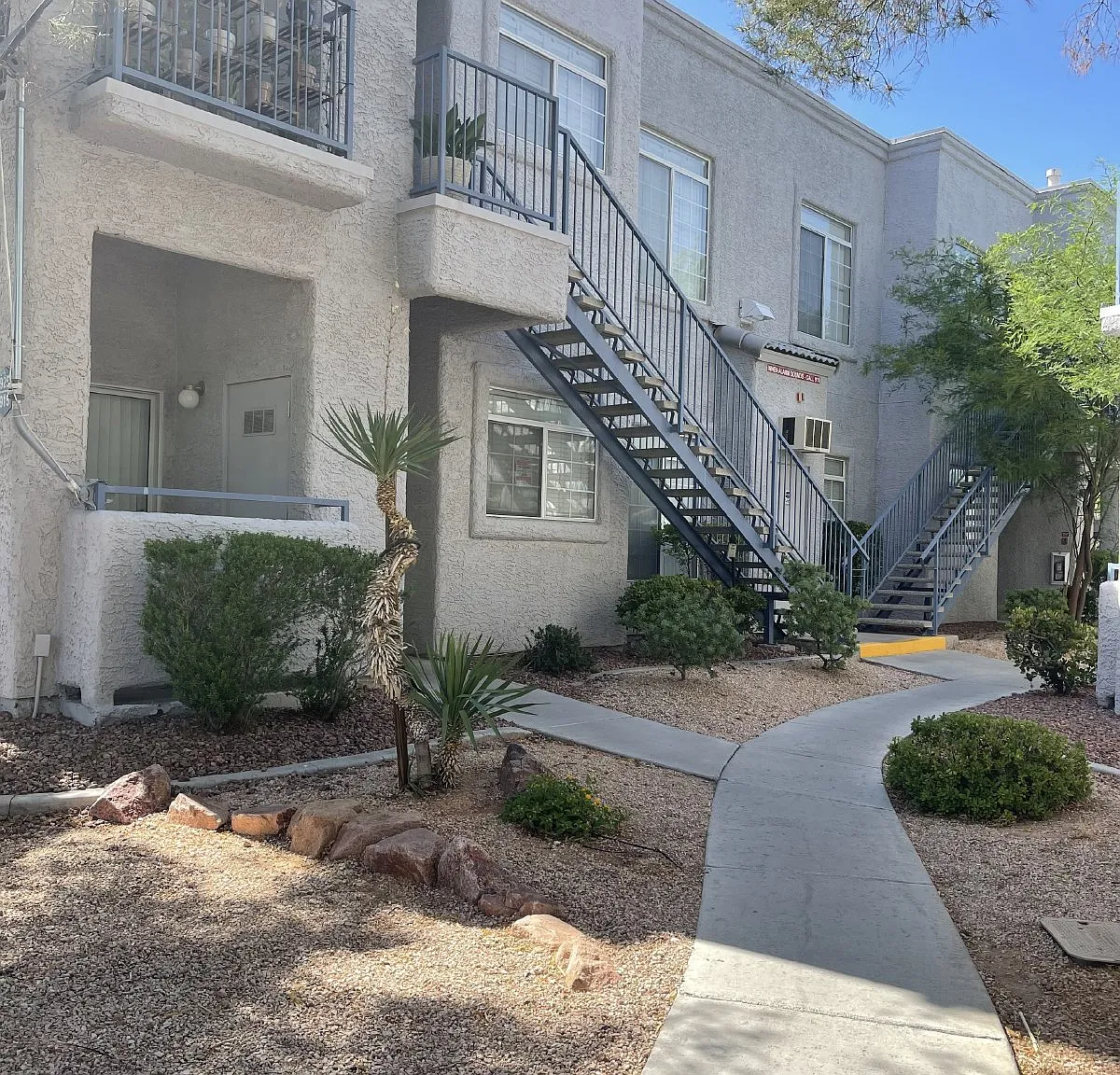 2 bed, 2.0 bath, 931 sqft, $1,696 — Photo 1