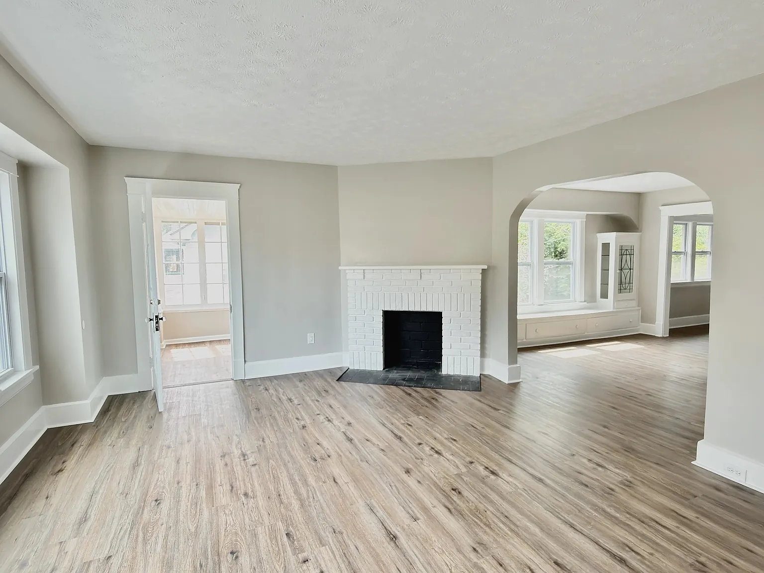 2 bed, 1200 sqft, $1,450 — Photo 2
