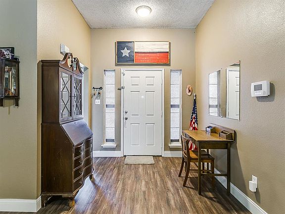 4th image of 801 Amber Dr