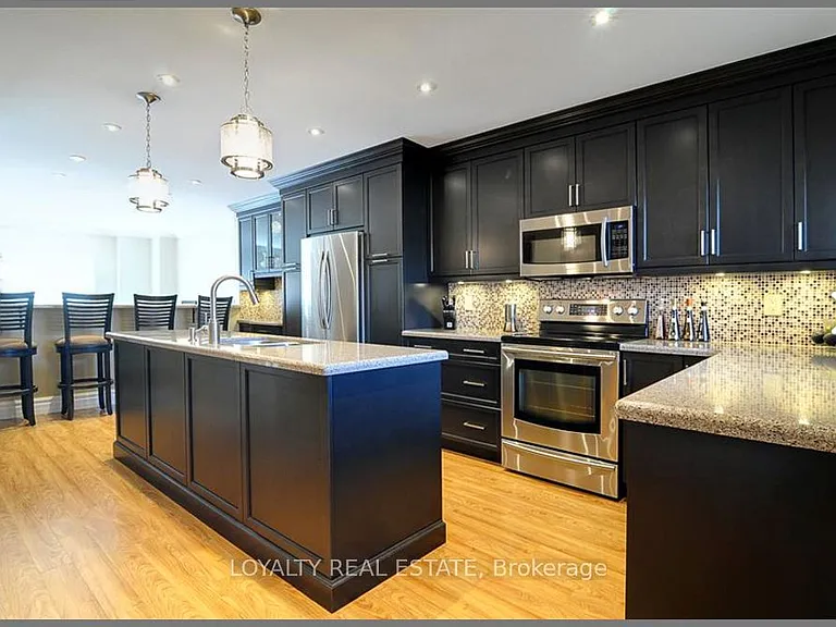 33 Sprucedale Way — Photo 1