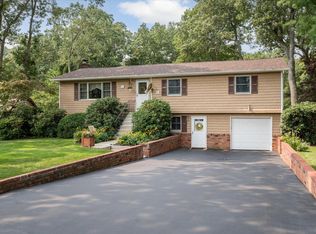 18 Howe Rd, Coram, NY 11727