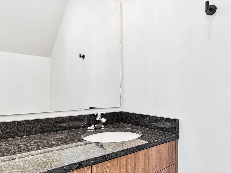 172 N 400 W — Photo 19