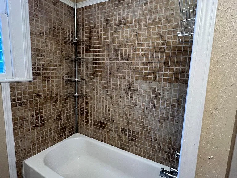 1328 Ursuline St — Photo 36