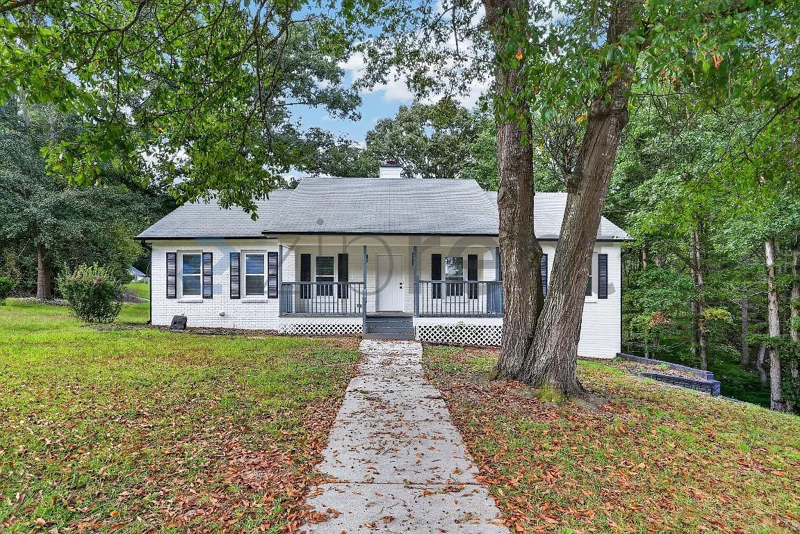 4 bed, 3.5 bath, 2576 sqft, $2,699 — Photo 1