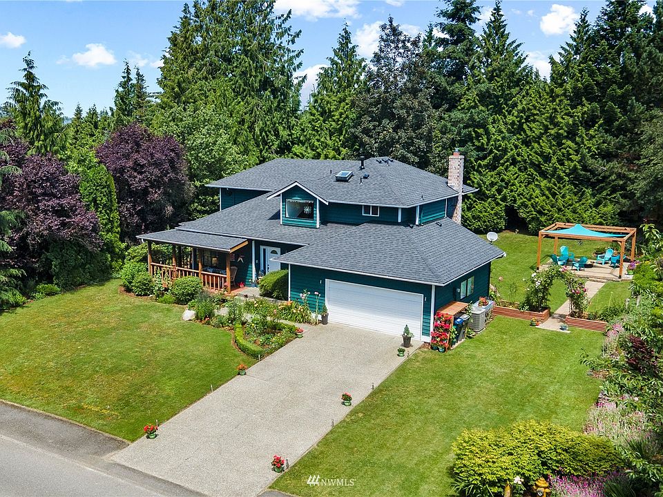 Gorgeous home on 1/3 of an acre