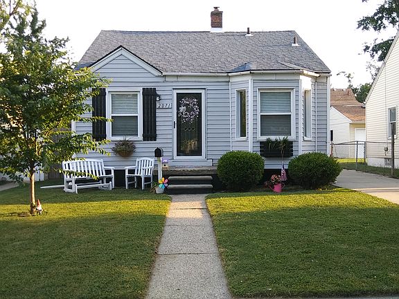 2nd image of 2071 Regina Ave