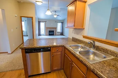 1012 Sunnyside Dr — Photo 3