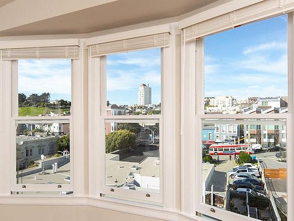Top floor unit with city view