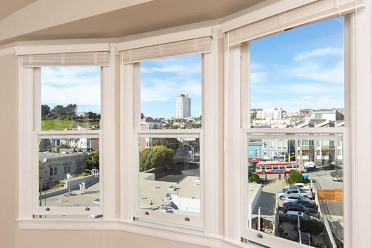 Top floor unit with city view