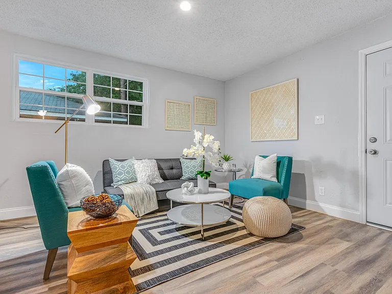 346 Dudley St — Photo 4