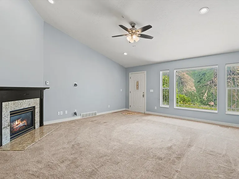 1676 S Mountain View Cir — Photo 3