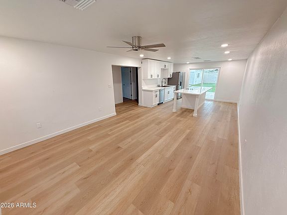 4th image of 5315 W MYRTLE Avenue