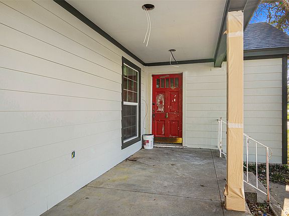 2nd image of 2928 Pine Ave