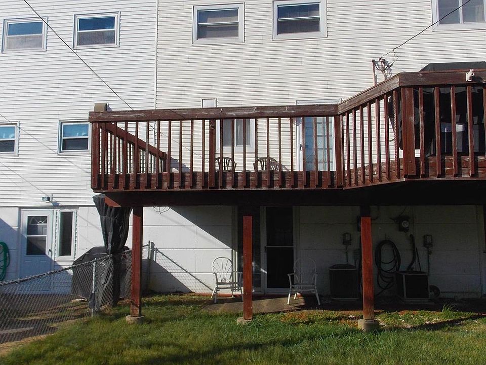2nd image of 3604 N Hereford Ln