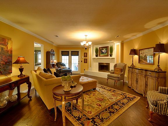 5th image of 2511 W Orleans Dr