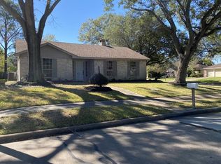 16302 Forest Bend Ave, Friendswood, TX 77546