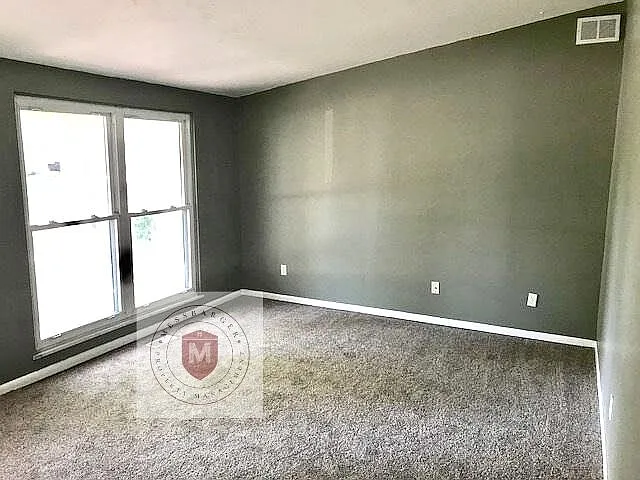 402 Holiday Dr — Photo 7