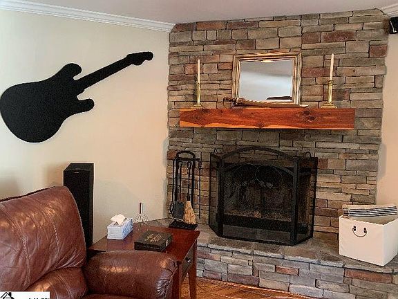 5th image of 249 Pine Dr