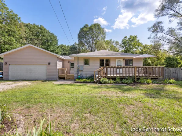2566 Van Dam Dr NE, Belmont, MI 49306