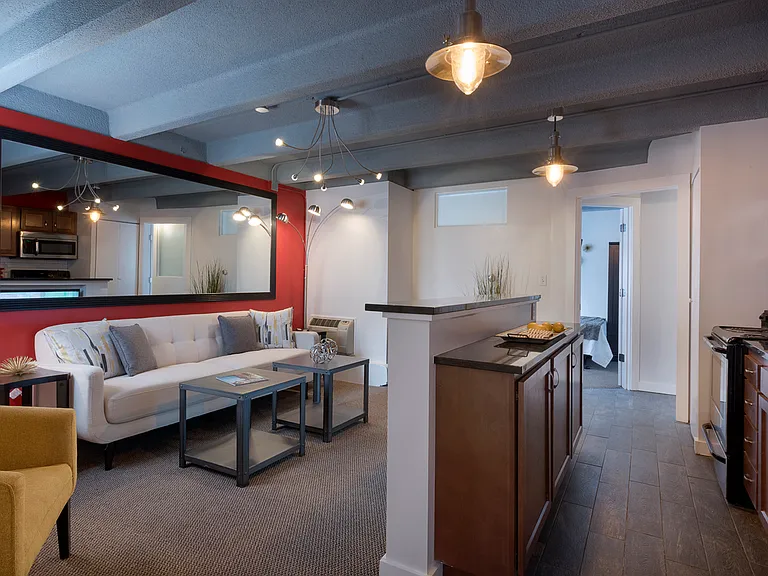 Sterling Boulder Apartments - Student Living — Photo 36