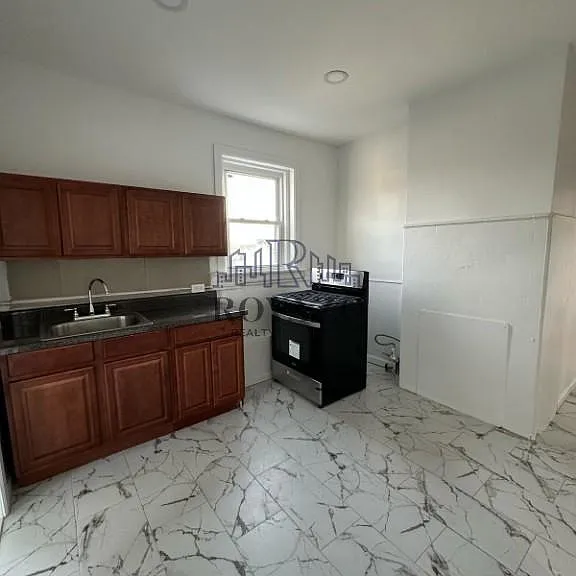 754 S 19th St #3 — Photo 2