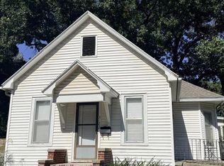 3123-3123 1/2 Gene Field Rd, Saint Joseph, MO 64506