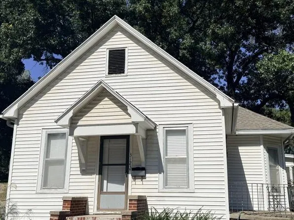 3123-3123 1/2 Gene Field Rd, Saint Joseph, MO 64506