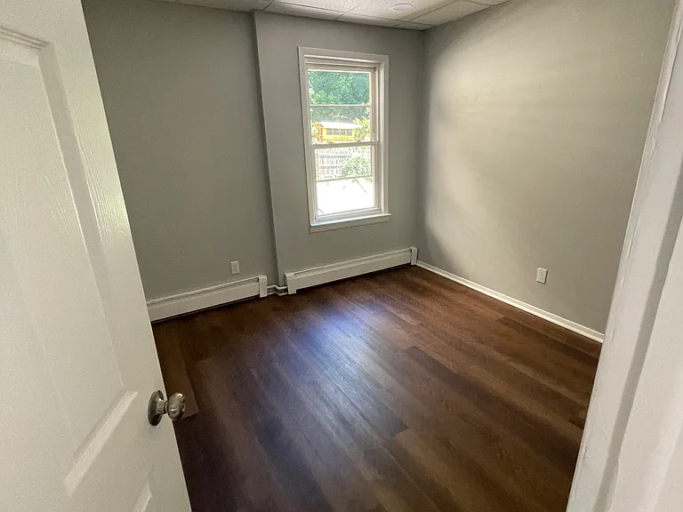 421-423 Main St #1R — Photo 4