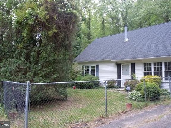 2nd image of 101 E Lakeshore Dr