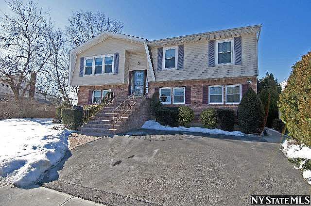 1st image of 806 E Meadow Ave