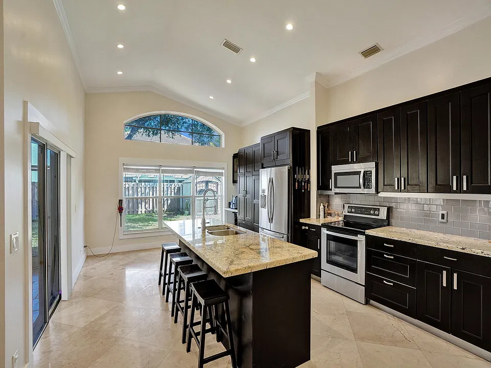 5522 NW 55th Ter