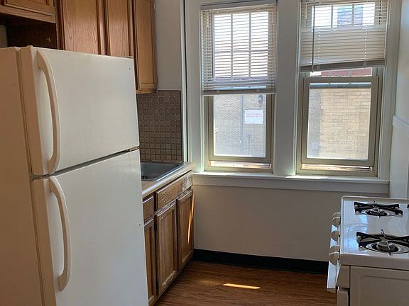 3rd image of 605 Colvin Ave APT 4