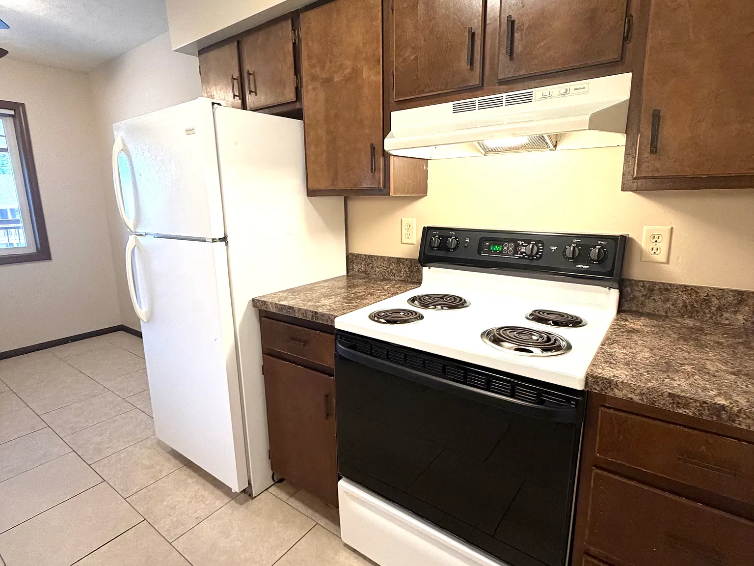 2 bed, 857 sqft, $1,075 — Photo 3