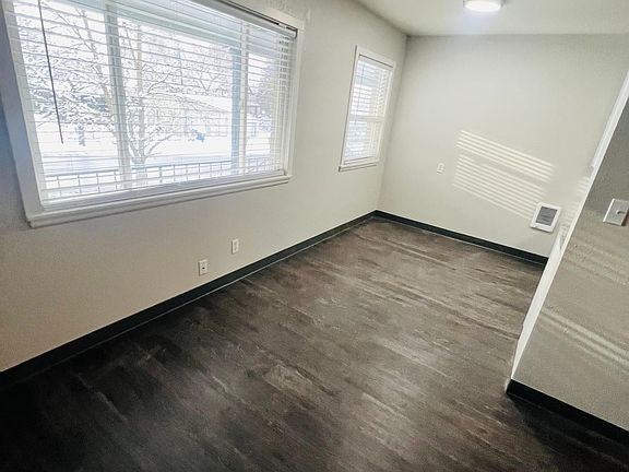 4th image of 915 S Walnut St #915