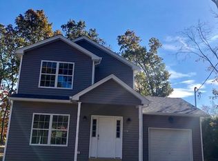 242 N Country Rd, Port Jefferson, NY 11777