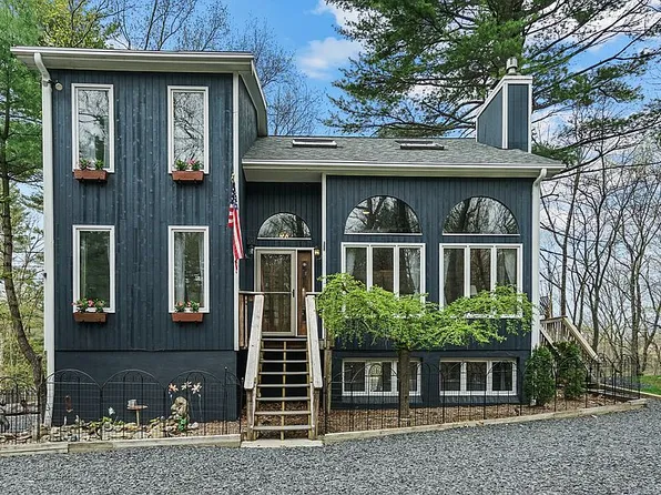 2102 Sunset Ter, East Stroudsburg, PA 18301