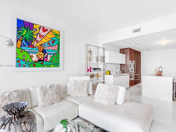4th image of 851 NE 1st Ave #3600