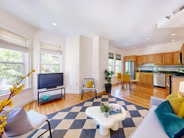 4 Putnam St #2, Somerville, MA 02143