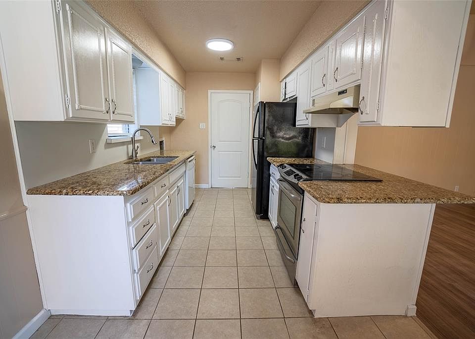 1st image of 2712 Shawn Dr