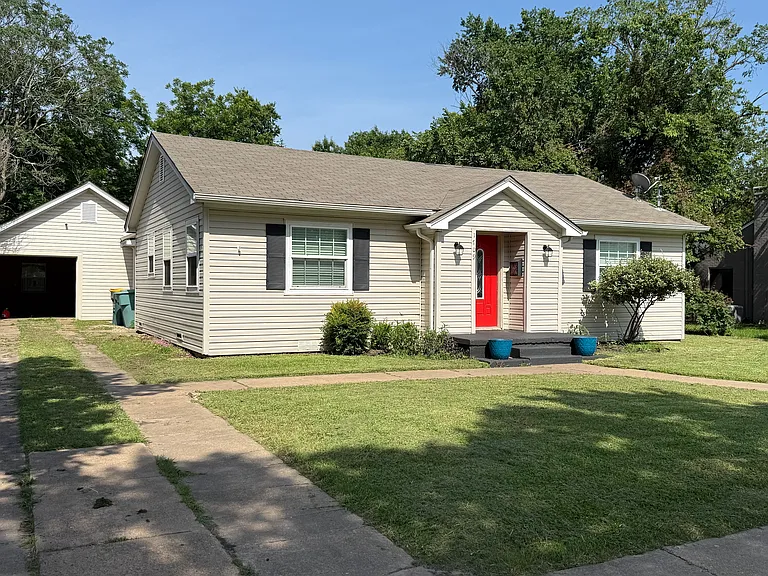1709 Lockhart street view showing garage