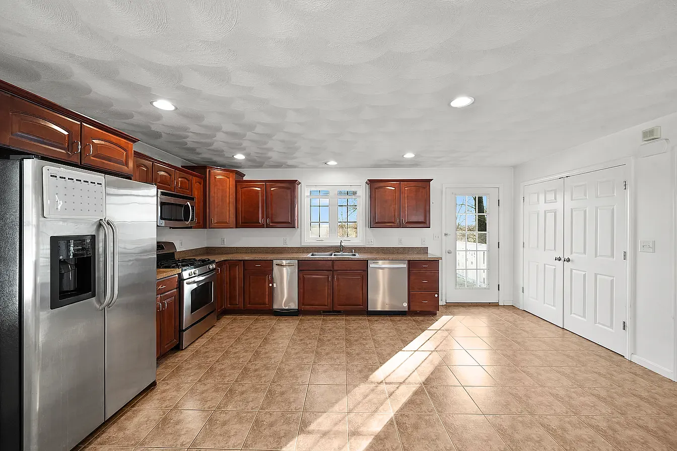 6 Fairlawn Ave — Photo 2
