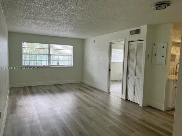 444 SW 4th St APT 102, Miami, FL 33130