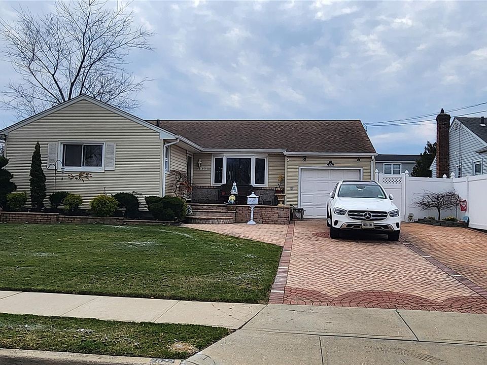 1st image of 2822 Carnation Avenue