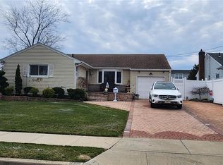 2822 Carnation Ave, Baldwin, NY 11510