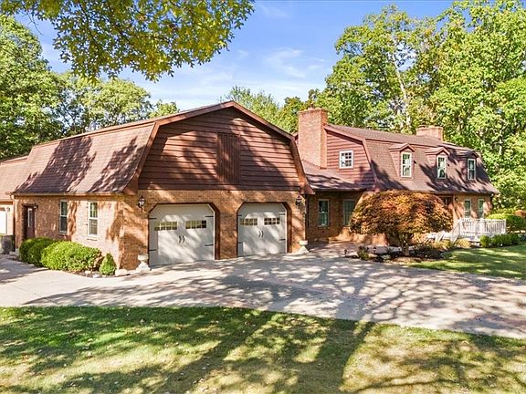 3rd image of 140 Richwood Ct