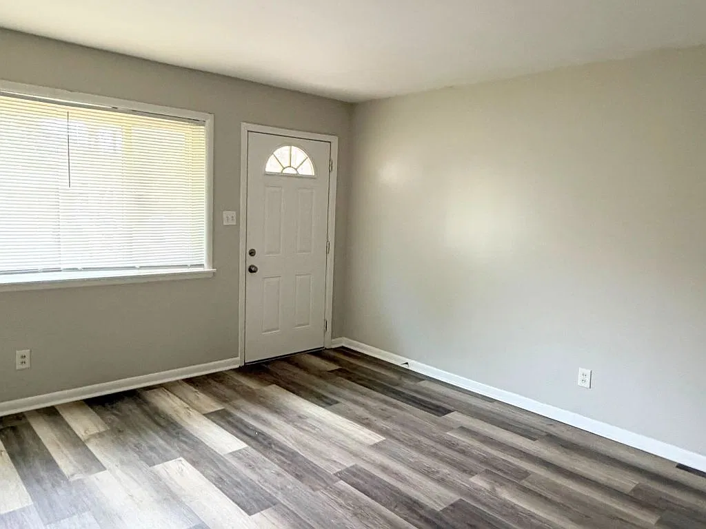 9714 Sunset Ln — Photo 3
